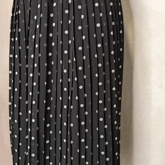 VGUC Small Black Polka Dot Pleated Midi Skirt - Picture 3 of 4